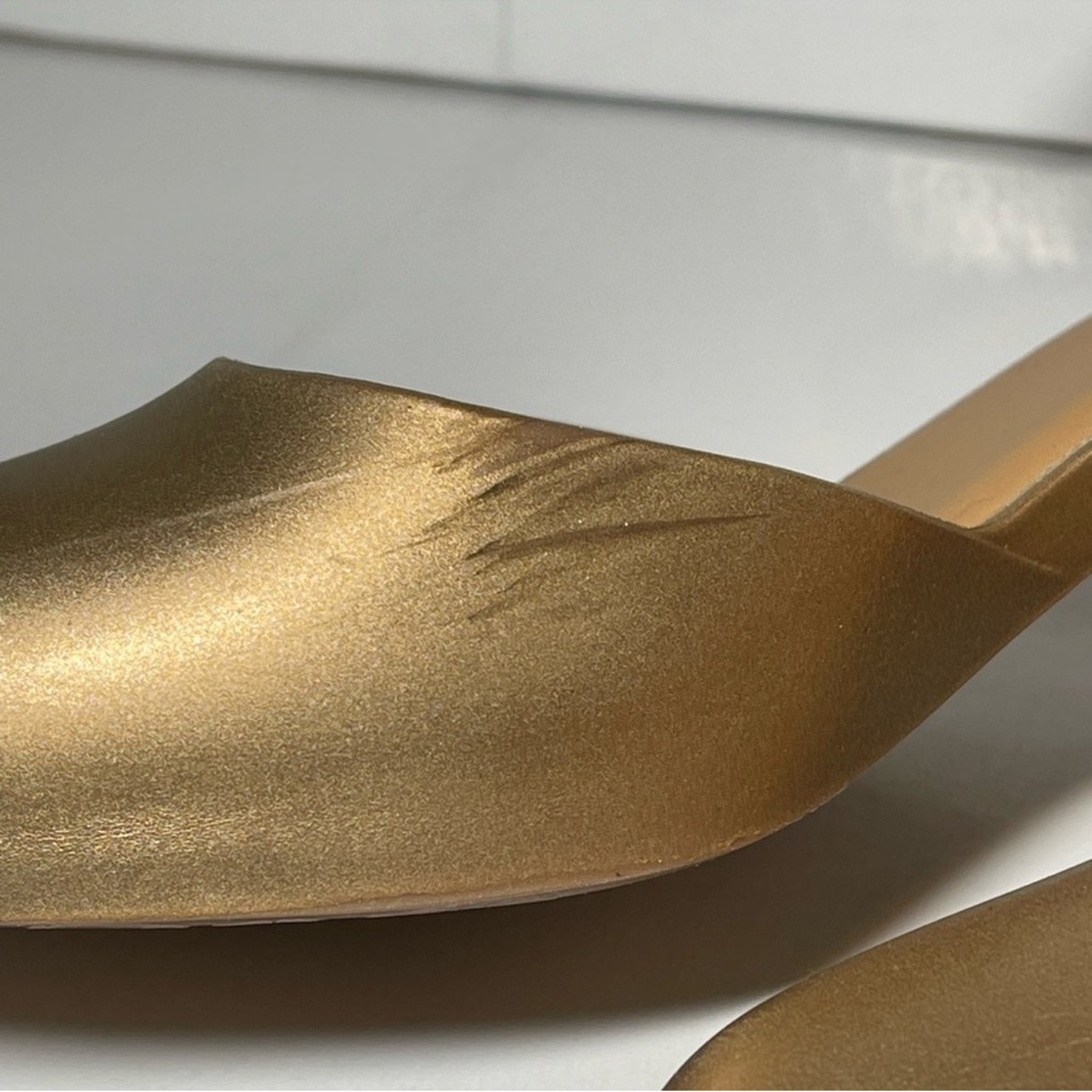 Melissa Elegant Gold and Black Heels - Picture 16 of 16